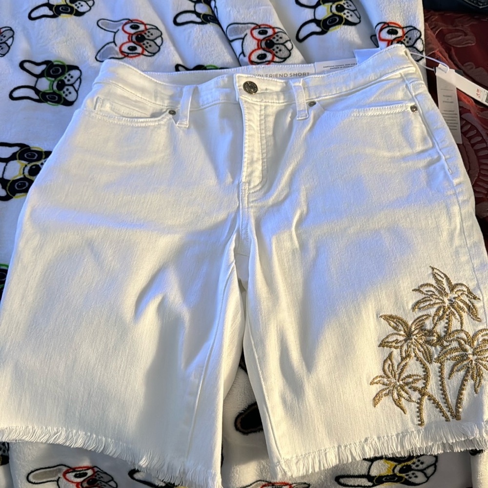 Chicos White Shorts Size 00 or Size 2